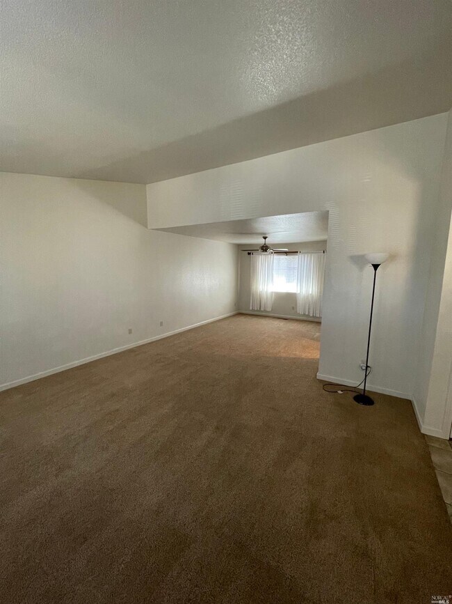 2428 W College Ave, Santa Rosa, CA 95401