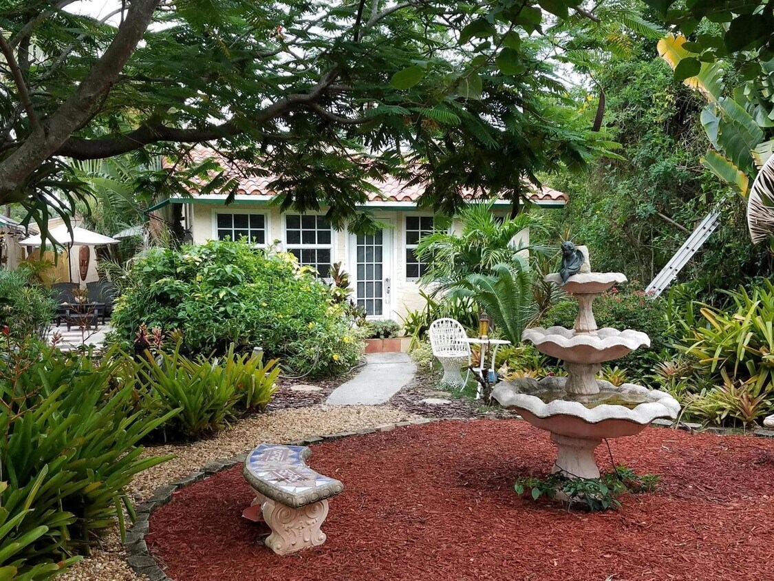 Tropical Gardens - 1016 N E St