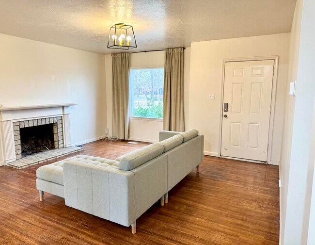 Building Photo - 758 American Beauty Dr