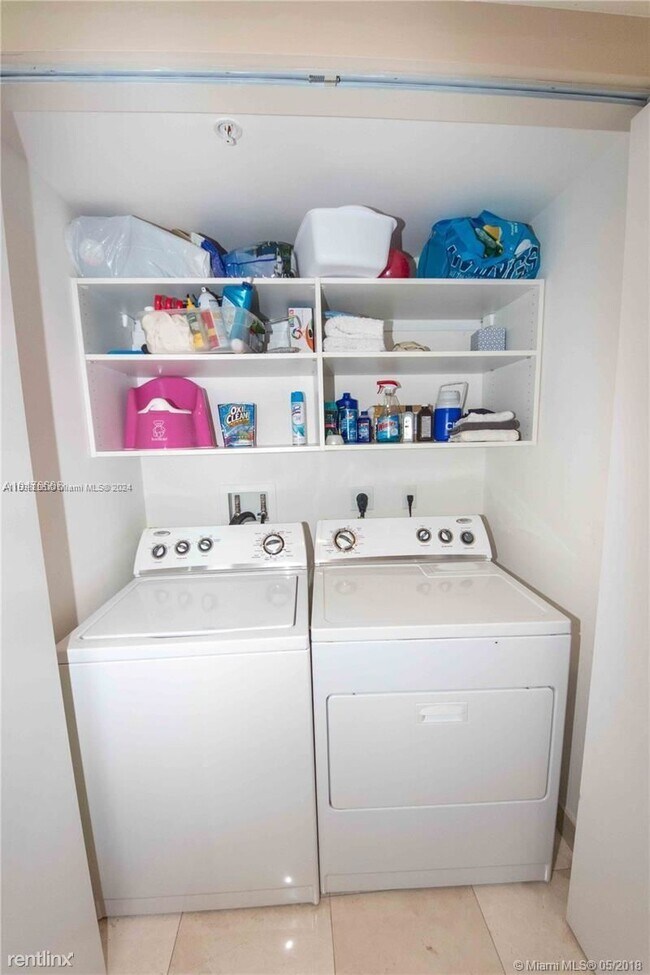 Foto del edificio - 3 br, 2 bath Condo - 150 Sunny Isles Blvd ...