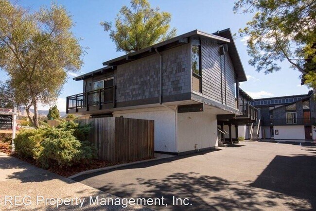 Building Photo - 1039 Montalban St
