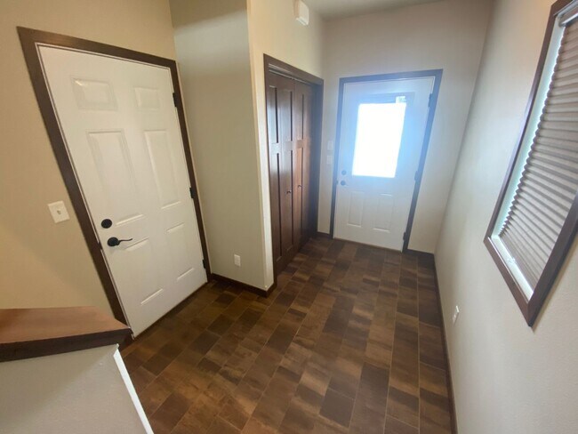 Building Photo - 3-Bed, 3-Bath Single Family Home in Moorhead!