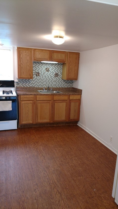 Primary Photo - 192 Corliss Ave
