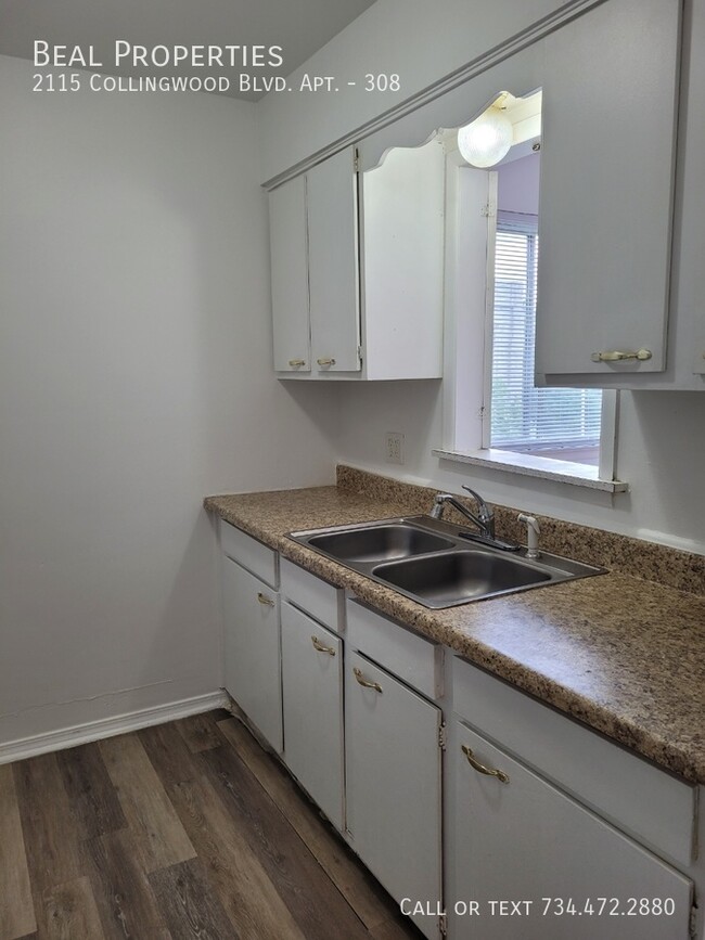 Foto del edificio - 2115 Collingwood Blvd