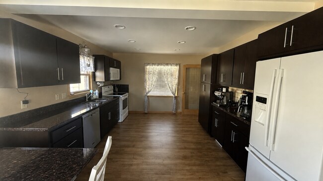 Foto del edificio - 3 Bed 1.5 Bath Near Lake Michigan