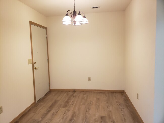 Foto del edificio - 5204 Paulson Ct
