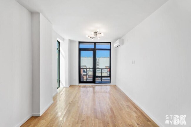 Foto del edificio - 2 bedroom in BROOKLYN NY 11205