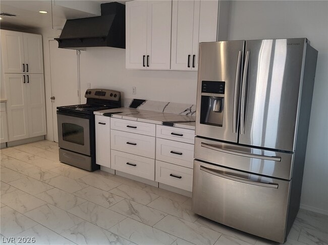 Building Photo - 2005 E Oakey Blvd