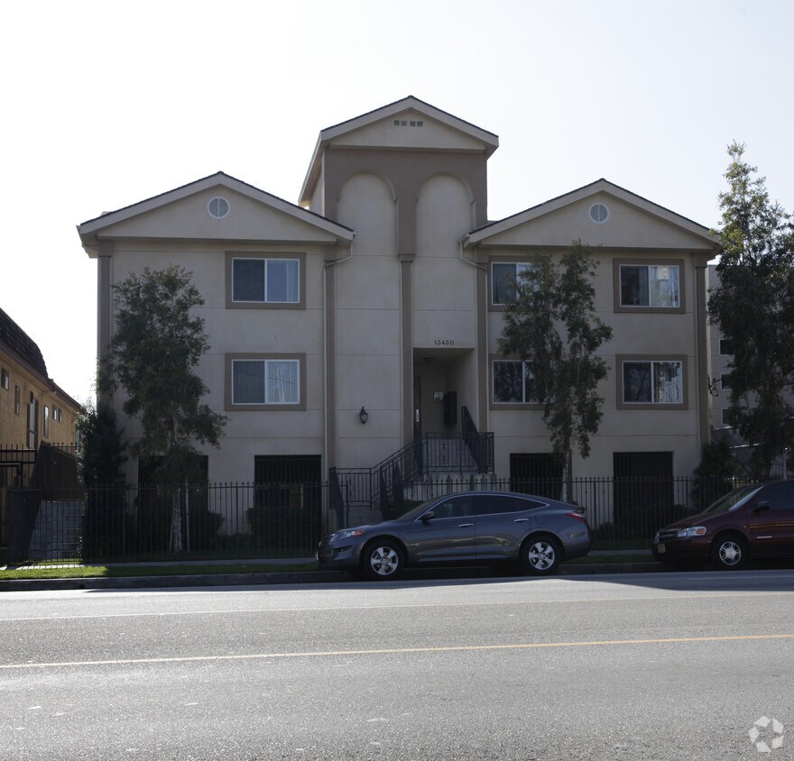 Building Photo - 13430 Victory Blvd