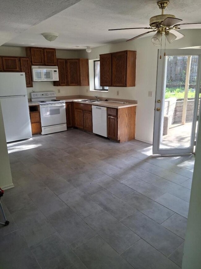 Building Photo - 2322 N 250 W