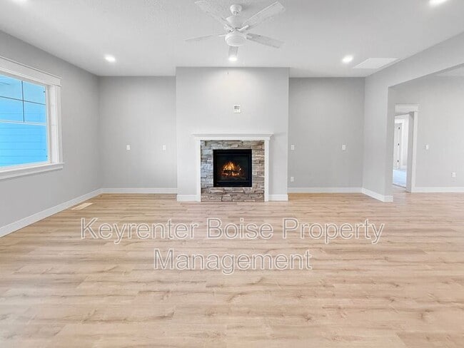 Building Photo - 74 S Ravine Way