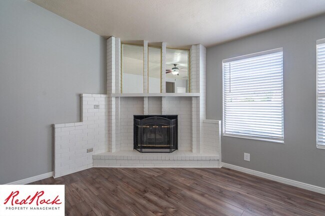 Building Photo - 3 Bedroom Home with Red Rock Views and Community Pool