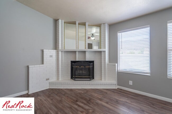 Foto del edificio - 3 Bedroom Home with Red Rock Views and Community Pool