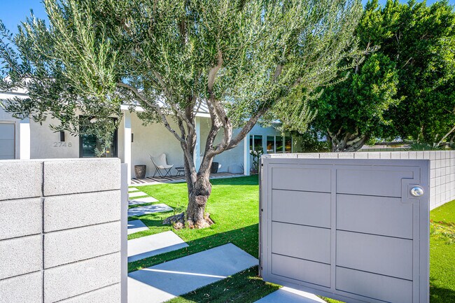 Building Photo - 2748 E Via Escuela