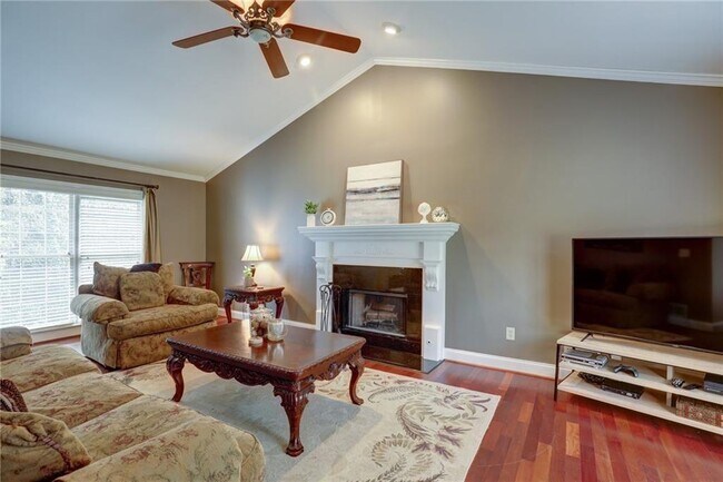 Building Photo - 4492 Coventry Way NE