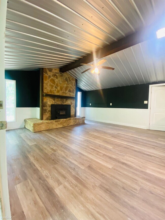 Building Photo - 2 br, 1.5 bath House - 18645 Bayside Dr
