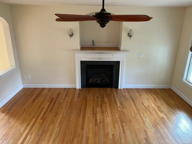 Building Photo - 8 Bushel Rd