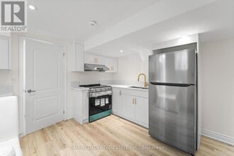 Building Photo - 904 Somerville Terrace