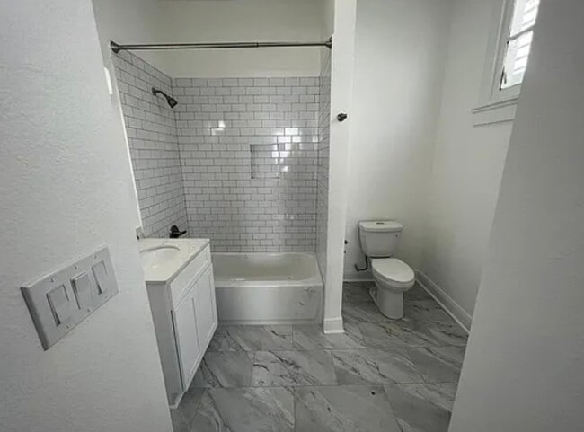 Building Photo - 2736 Palmyra St