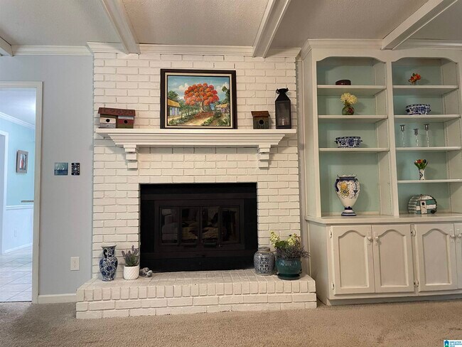 Building Photo - 3160 Woodbridge Dr