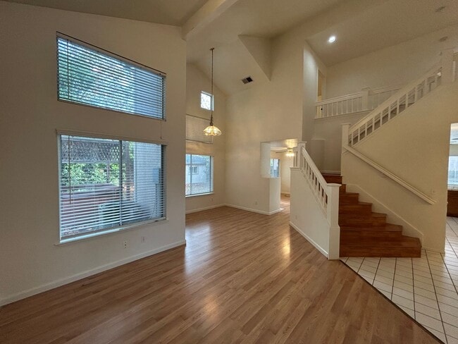 Foto del edificio - Avail Now - Elk Grove