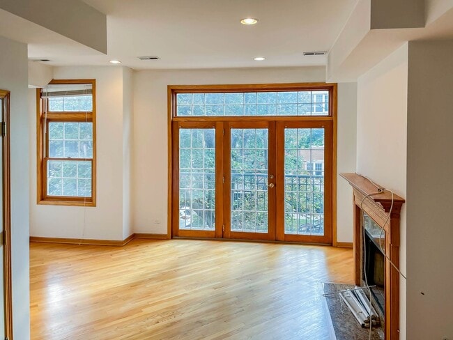Photo - 2714 N Wayne Ave Apartment
