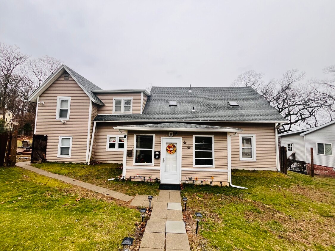 102 Cedar St Unit 2, Vernon, CT 06066 Apartments in Vernon, CT