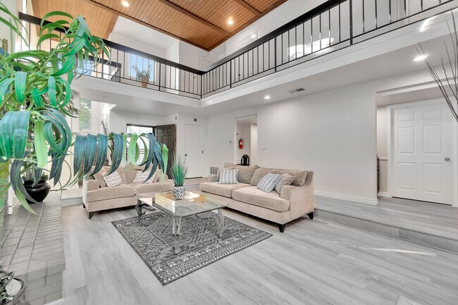 Building Photo - 364 Seville Way