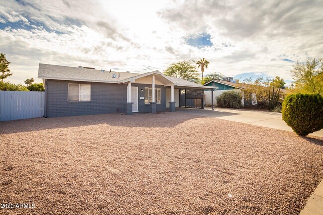 Building Photo - 233 E Oxford Dr