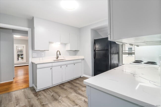 Building Photo - 9 Nicholas Square