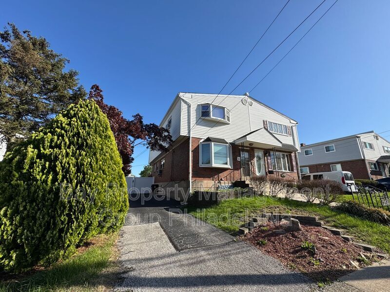 Primary Photo - 254 Berkley Ave