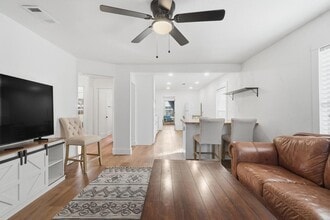 Building Photo - 541 E N 18th St