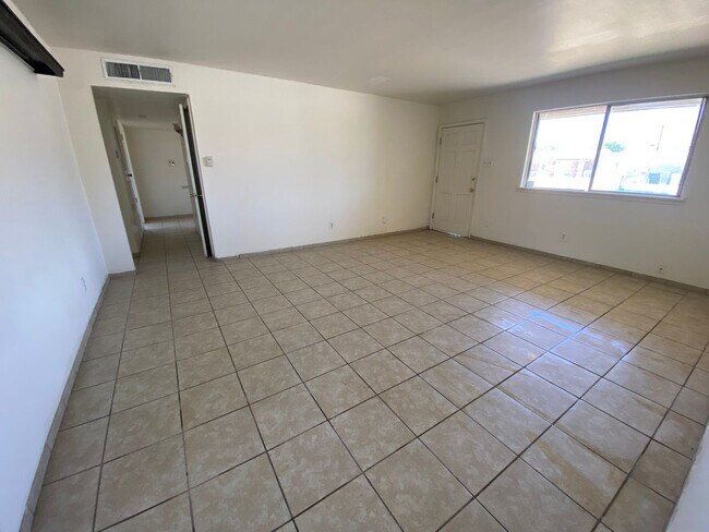 Foto del edificio - 3 Bed 2 Bath Home Available Today