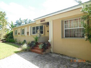 Building Photo - 6608 SW 65th St