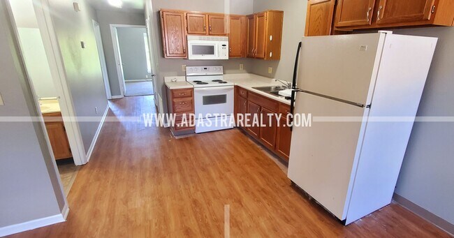 Foto del edificio - 220 N Crest Dr