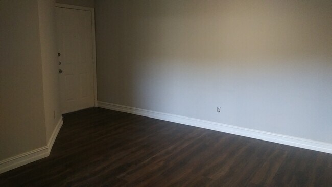 Building Photo - 4065 Crockers Lake Blvd