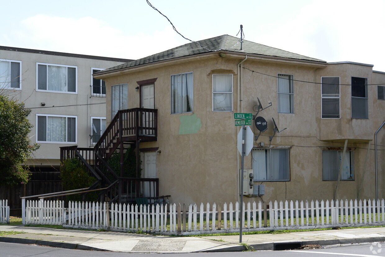 Building Photo - 47 Hemlock Ave