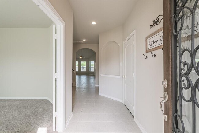 Building Photo - 301 Burgundy Dr