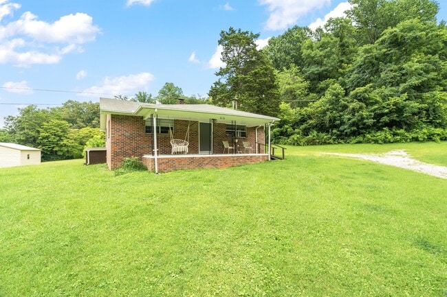 Building Photo - 8624 Walnut Springs Ln