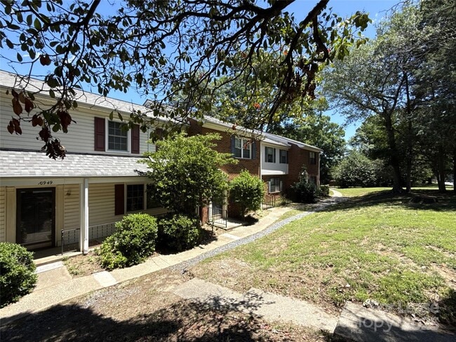 Foto del edificio - 10949 Park Rd