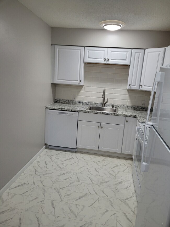 Building Photo - 1321 Alms Dr