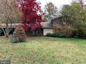 Building Photo - 3743 Chain Bridge Rd