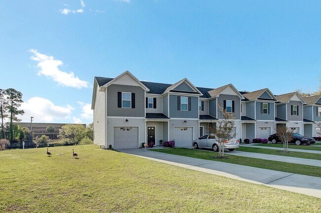 Foto del edificio - 3 Bedroom 2.5 Bath Townhouse in Lakeview Commons - Goose Creek