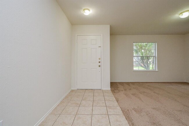 Foto del edificio - 18326 Thicket Grove Rd