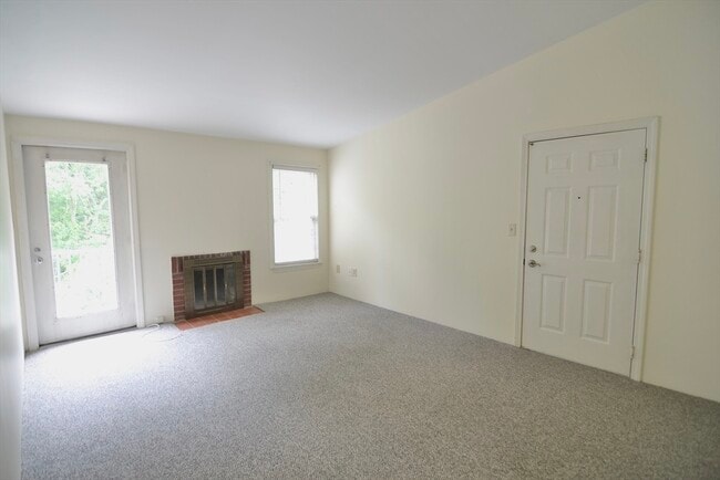 Building Photo - 7 Thoreau Ct