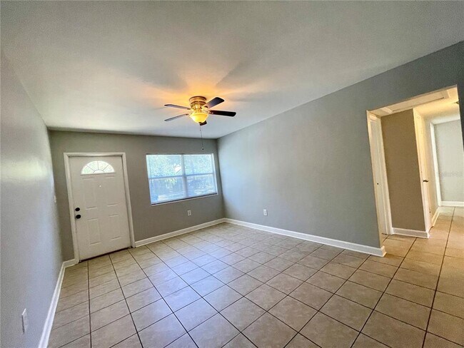 Building Photo - 8724 N Larkhall Pl