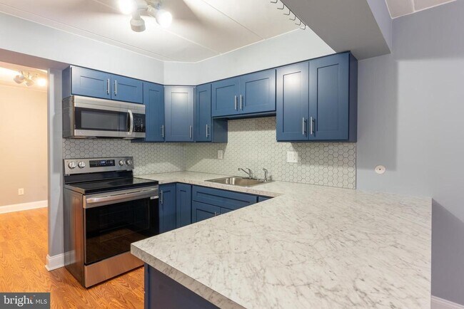 Foto del edificio - 235 E Village Rd
