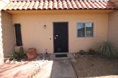 Building Photo - 918 S Pantano Rd