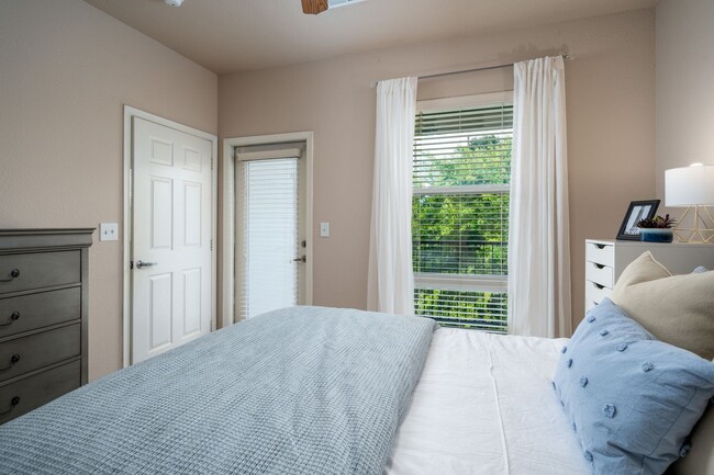 Foto del edificio - 600 13th St E