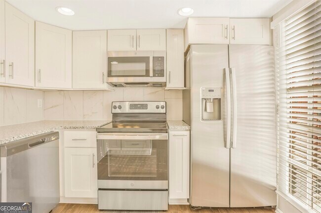 Foto del edificio - 1795 Fayetteville Ct SE